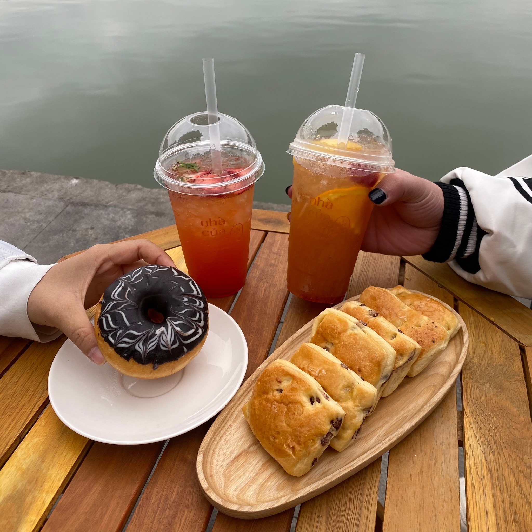 Những lưu ý khi chọn và xử dụng khay gỗ cho quán café, tiệm bánh, quán trà sữa 4 z3437310556198 869ac9fb765635e993c691e5fbe225af