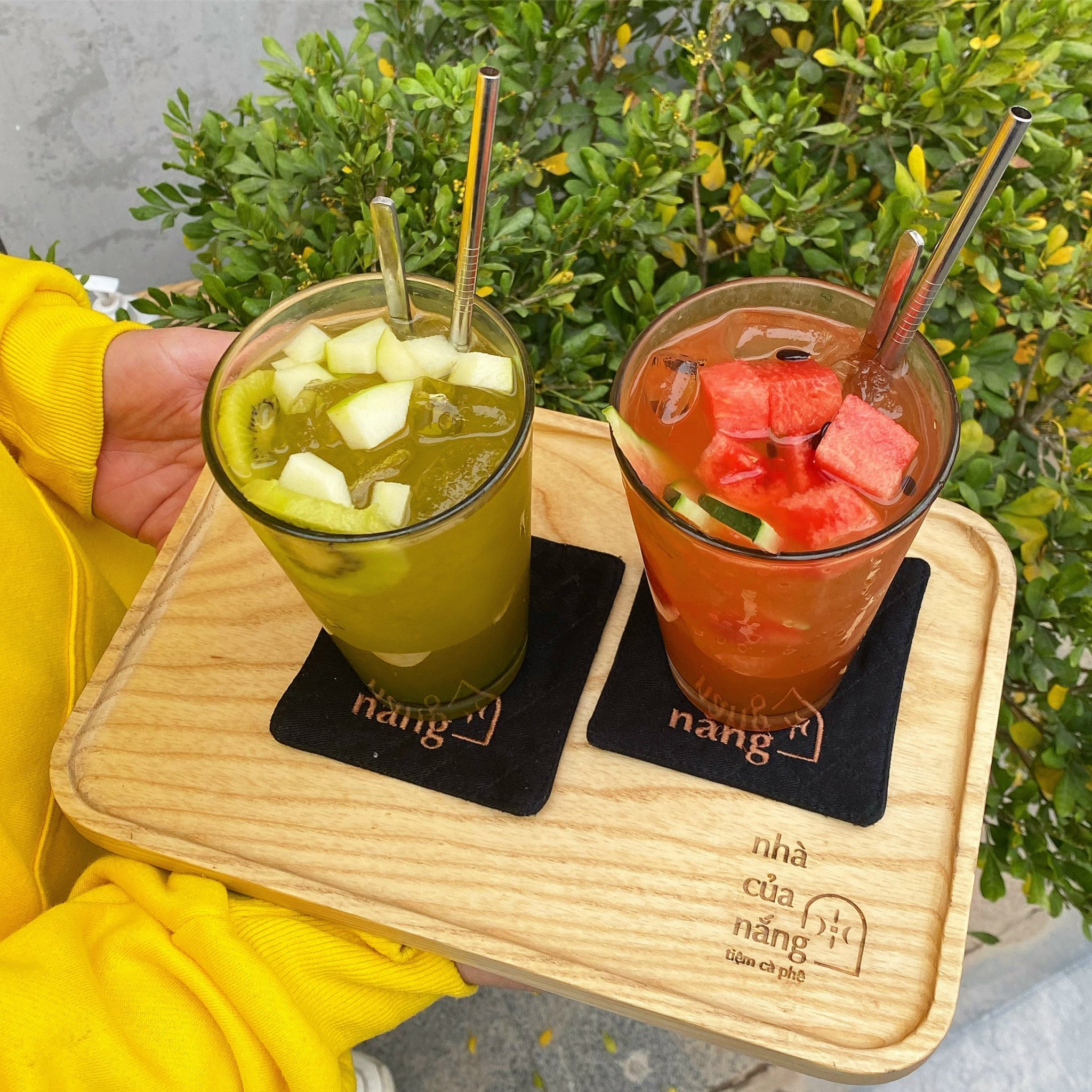 Những lưu ý khi chọn và xử dụng khay gỗ cho quán café, tiệm bánh, quán trà sữa 6 z3437310568554 284f1af42bea496d5eb520ea79740a4f